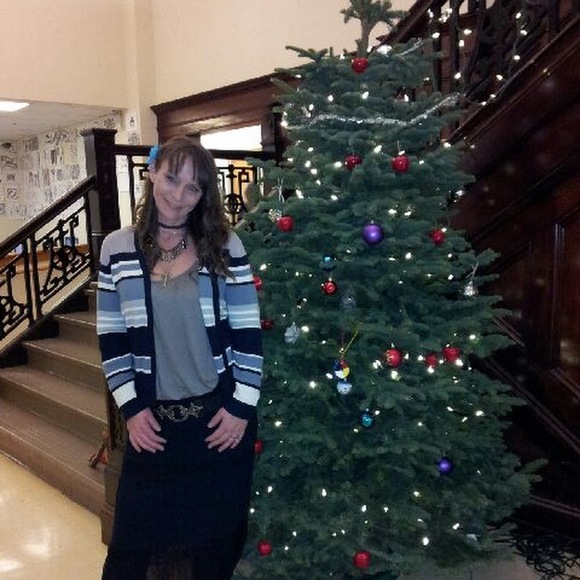 Meet your Posher, Tracy - Picture 1 of 1